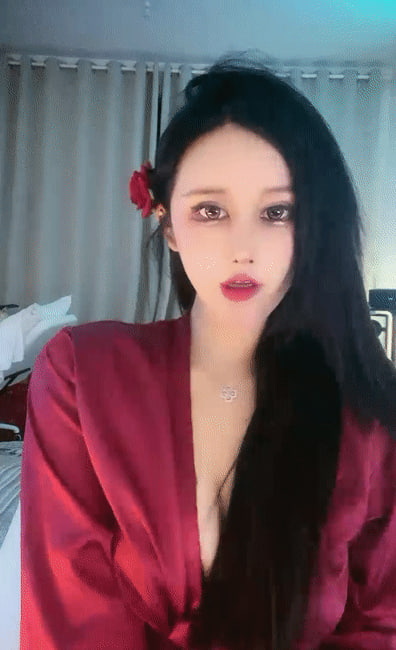极品网红奶油女神来袭！性感睡衣配大红唇，肥臀特写掰开无毛嫩穴，假屌骑乘狂操 海报