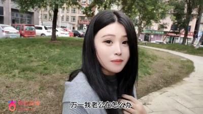淫荡人妻出轨偷情，绿帽老公心太大竟在隔壁睡觉！ 海报