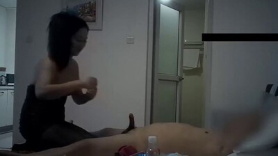 豹纹黑丝熟女技师致命诱惑！毒龙胸推 口含果冻吹样样精通，让你欲仙欲死！ 海报