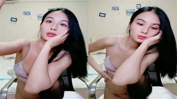 黑丝苗条贫乳痴女左右开弓 双飞3P玩到爽 海报