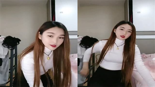 黑丝多毛骚货淫叫不断 道具玩弄湿漉漉骚穴 互动挑逗让你硬到爆 海报