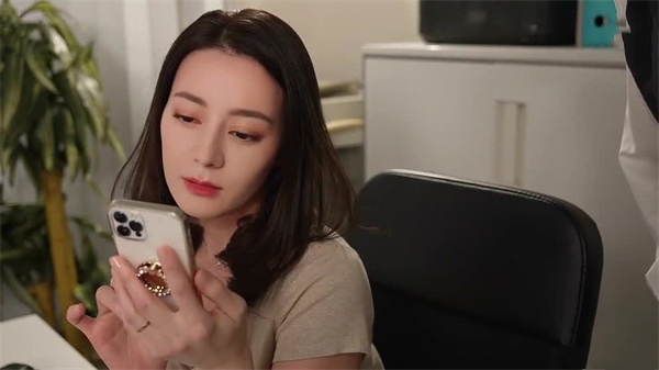 AI换脸迪丽热巴：办公室激情！女上司主动骑乘诱惑，浪叫不断 海报