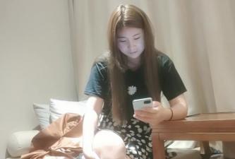 体香诱人的白嫩小少妇，一把撕开内裤狂抠嫩穴，口交卖力又听话撩得人欲火焚身！ 海报