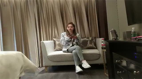 高马尾嫩模牛仔裤秀修长美腿，小伙爽翻天高潮迭起 海报