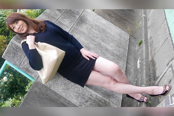 迷你裙美腿美熟女被搭讪 两次中出！华月樱 海报