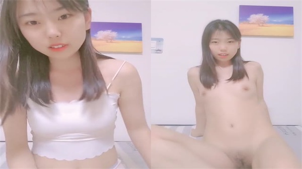 肥臀苗条贫乳少女淫声浪语撩拨互动，特写掰穴扣逼道具自慰高潮 海报