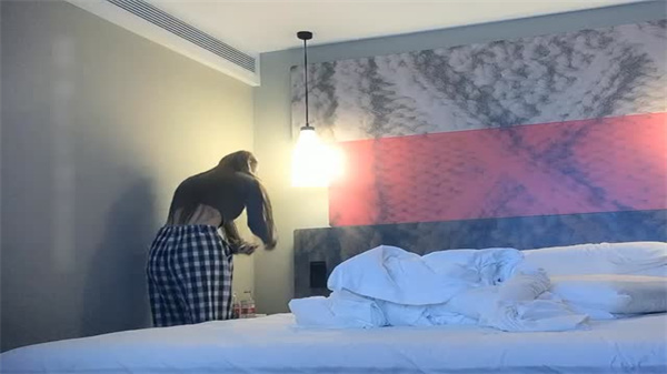 [超辣长腿御姐] 175cm逆天身高极致诱惑 高挑美腿黑丝踩玩让你欲罢不能 海报