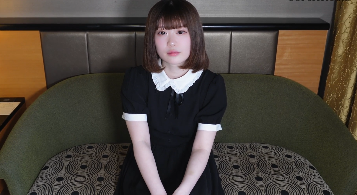 FC2-PPV-2872420-2 ※最新作【顔出し】【大量中出し】【伝説の女神降臨】18歳あやちゃん、中出しを拒み嫌がる天使 海报