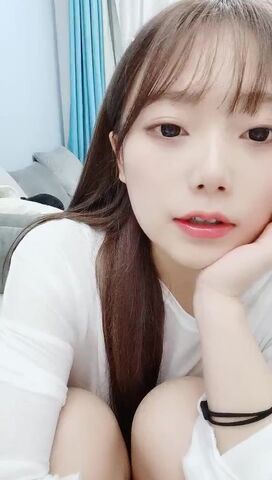 【浴室湿身诱惑】初恋脸女神半褪内裤湿臀坐马桶 跳蛋震动肥穴汁液飞溅 超清纯完美肉体实录 海报