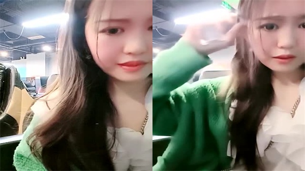 贫乳马尾骚女高跟淫语挑逗，直播互动近拍狂扣蜜穴自慰喷水！ 海报