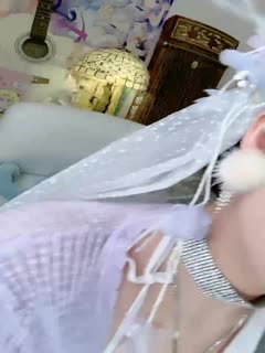 大红唇小姐姐新人下海！粉红色奶头美乳！_撩起短裙粉嫩小穴，自摸特写好多水，极度诱惑 海报