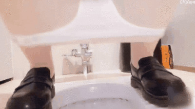 卡哇伊网红三寸萝莉男厕羞耻偷尿！肉丝诱惑玉指狂插粉穴，娇喘呻吟极限高潮曝光！ 海报