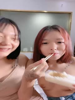 #直播_超嫩美少女带新人闺蜜一起下海！娇小身材坚挺奶子，脱光光穿黑丝 海报