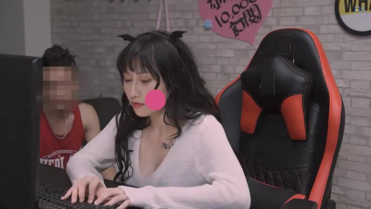 华语中字剧情呈现-遊戲實況主的墮落 海报
