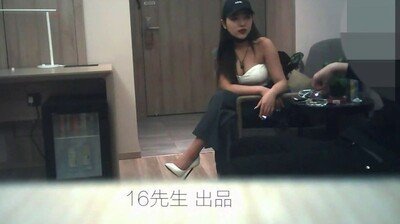 16先生刷了不少礼物约炮极品网红女主播雅X儿酒店啪啪. 海报