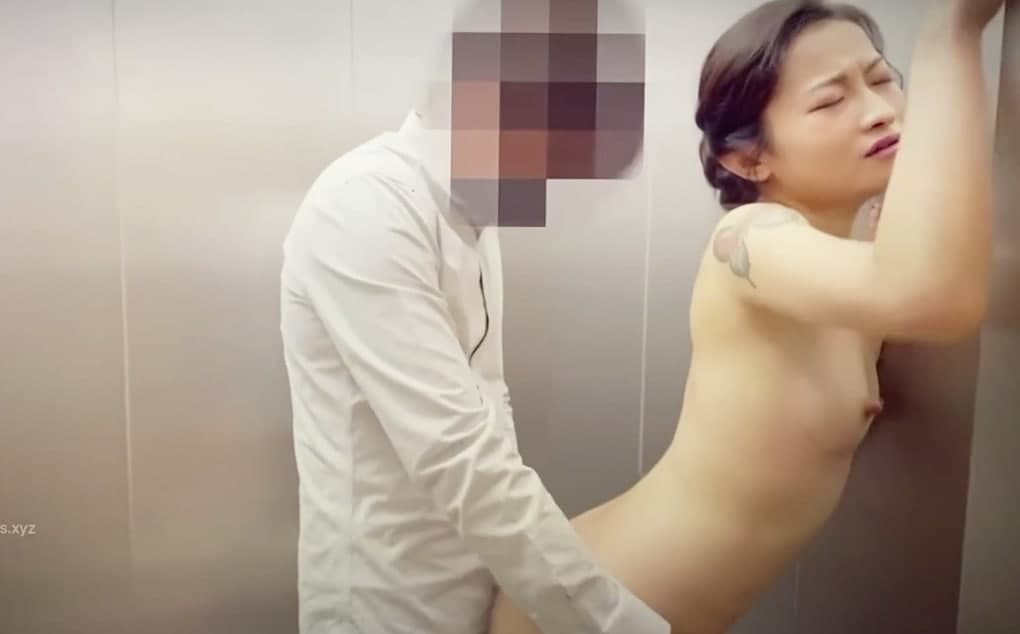 “客人，请上我”电梯小姐的至尊服务的。 海报