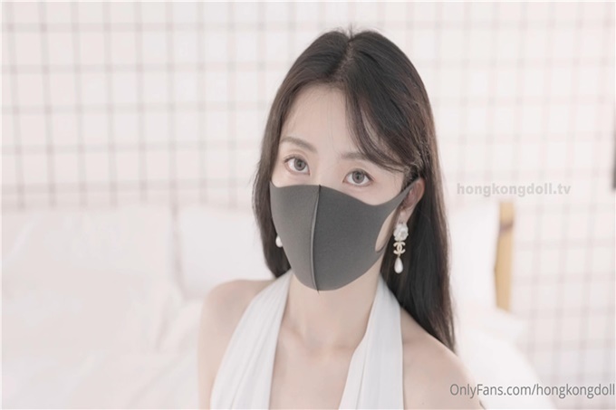 红极品美少女《HongKongDoll》“夏日回忆”性感泳装无套爆操姐姐的白虎嫩穴 海报