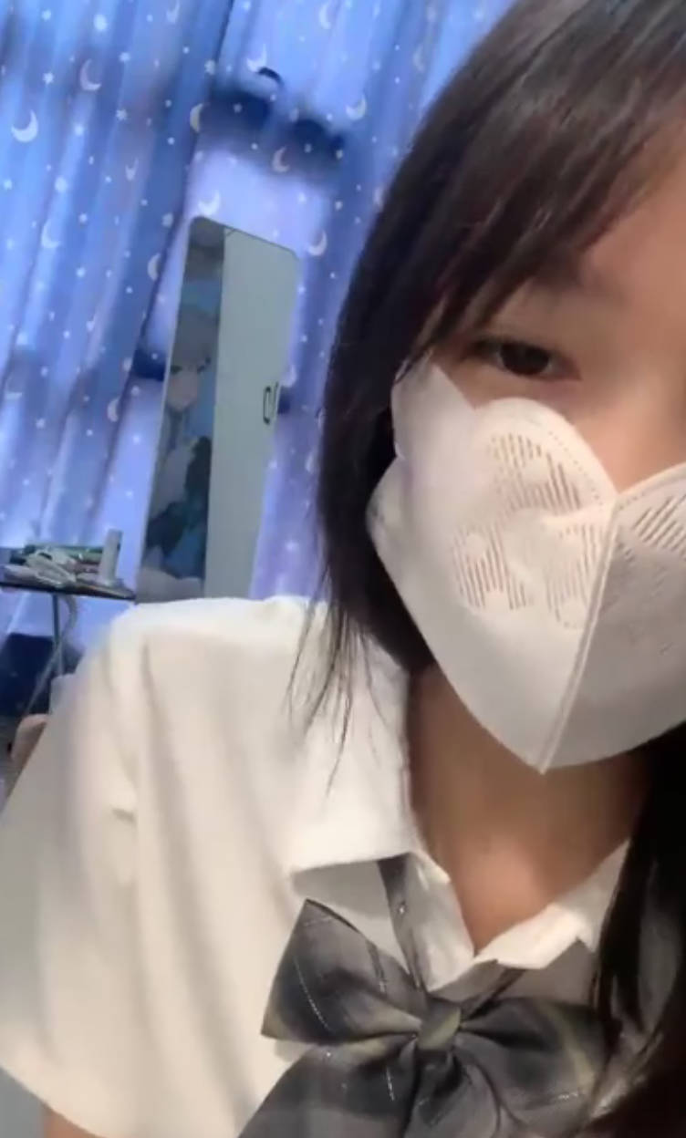 刚失恋的美乳大学生收800一炮不过分吧，【慌慌张小姐】，奶子超漂亮，少女气息扑面而来，发育的可真是好！ 海报