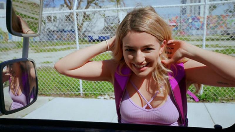 StrandedTeens Abby Adams Van Life Benefits 海报