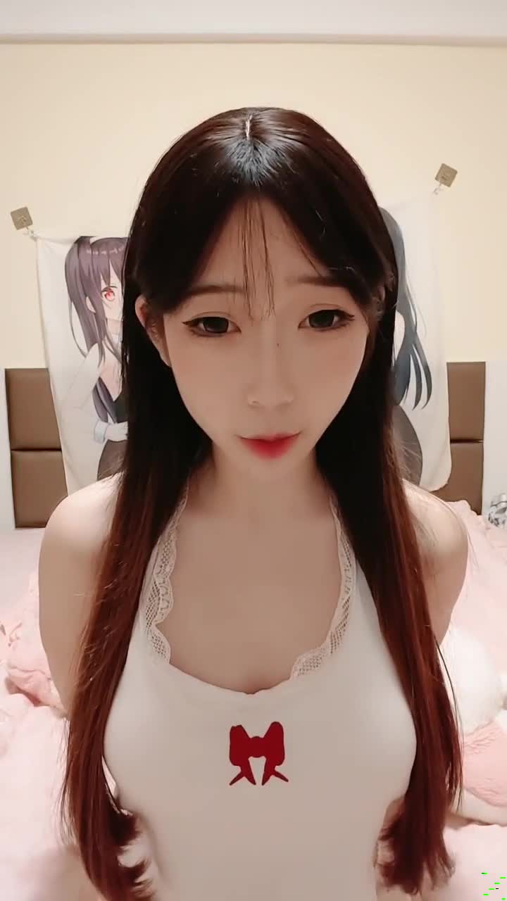 白虎嫩穴美乳妹妹！说话嗲嗲卡哇伊！脱光光抖奶，吊带性感黑丝袜，厕所自慰，翘起屁股后入 海报