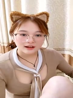 #直播_甜美眼镜妹！新下海小尺度！掏出白嫩奶子揉捏 海报
