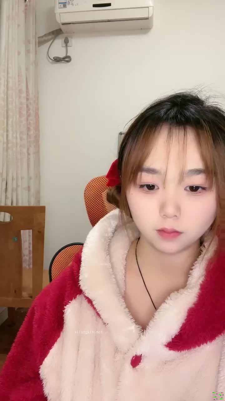 ❤️❤️ 肤白貌美极品靓妹 绝对美人坯子 巨乳肥臀~道具狂插流淫水白浆~爽的一逼 海报